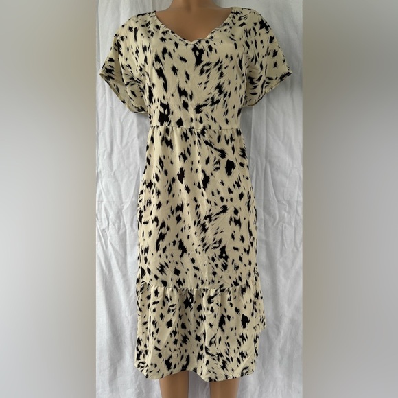 Chic Black and Cream Midi Dress - Picture 1 of 10